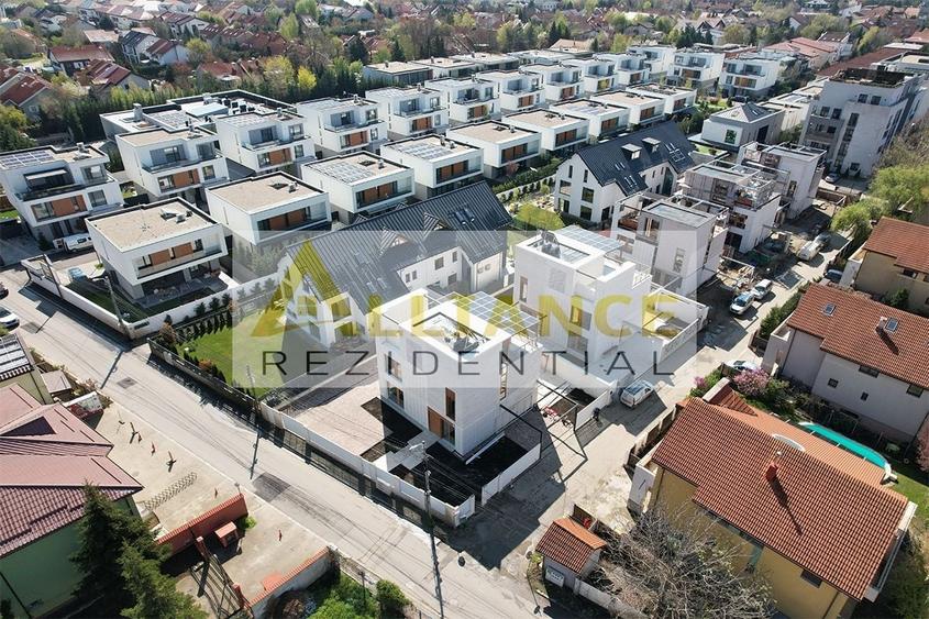 Casă individuală cu 5 camere cu Canalizare în Pipera
