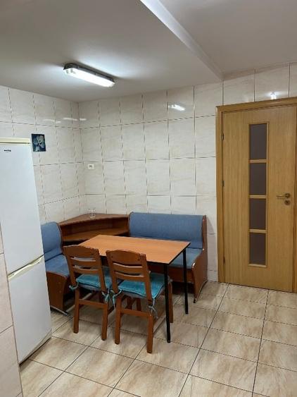 Apartament cu 3 camere decomandat, mobilat în Centrul Civic