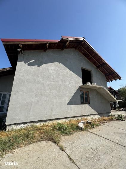 Casă cu Teren 1300 Mp în Bulzești