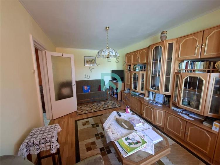 Apartament cu 2 camere decomandat în Astra
