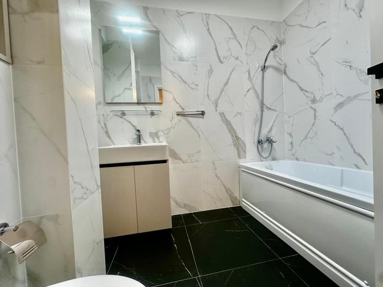 Apartament cu 3 camere decomandat în Sisești