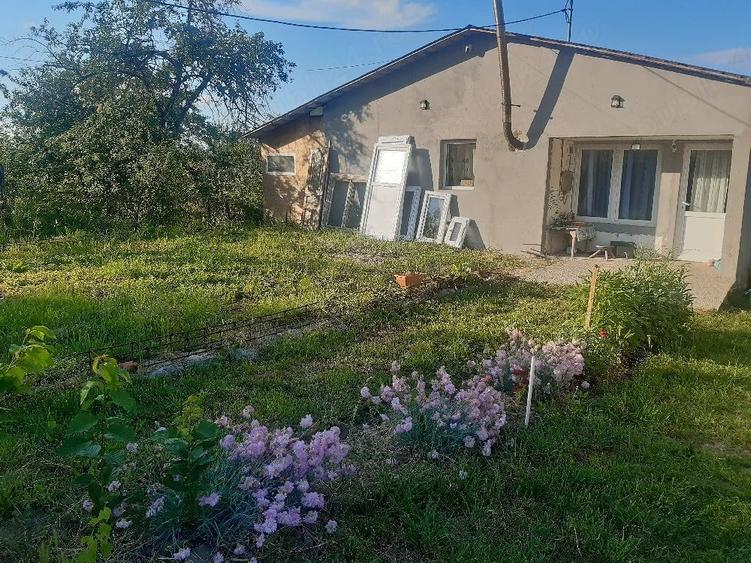 Casă cu 2 camere cu Teren 5 Mp în Zegujani