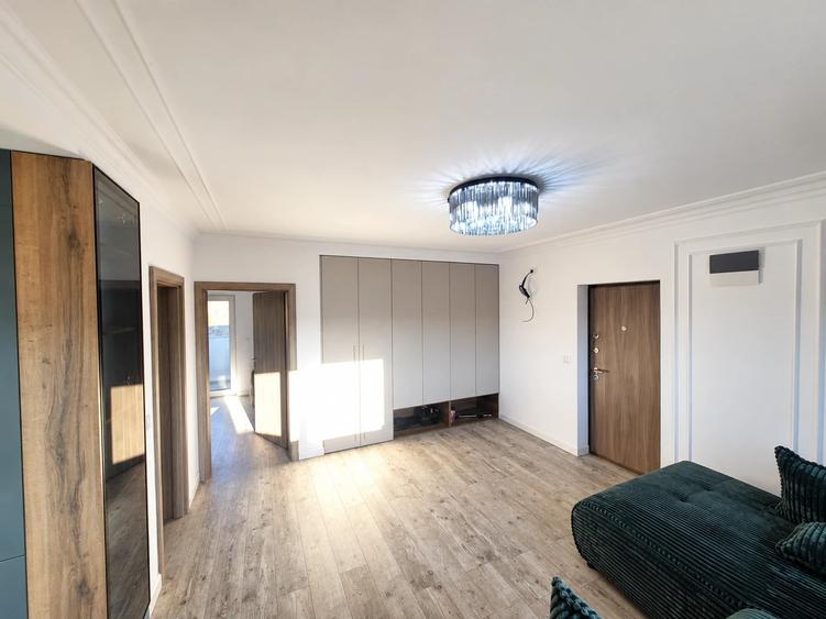 Apartament cu 3 camere semidecomandat în Vișani