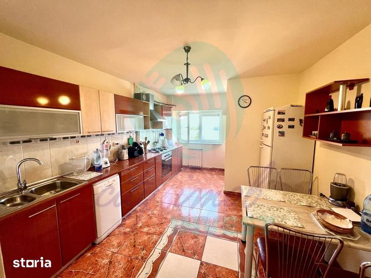 Apartament cu 4 camere decomandat, mobilat în Decebal