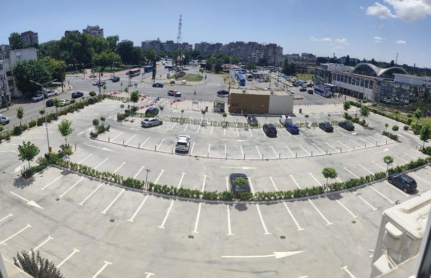 Apartament cu 3 camere semidecomandat în Gara
