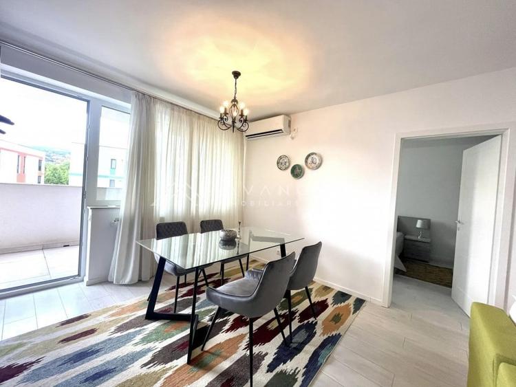 Apartament cu 2 camere semidecomandat, mobilat în Borhanci