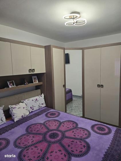 Apartament cu 4 camere decomandat în Micro 16