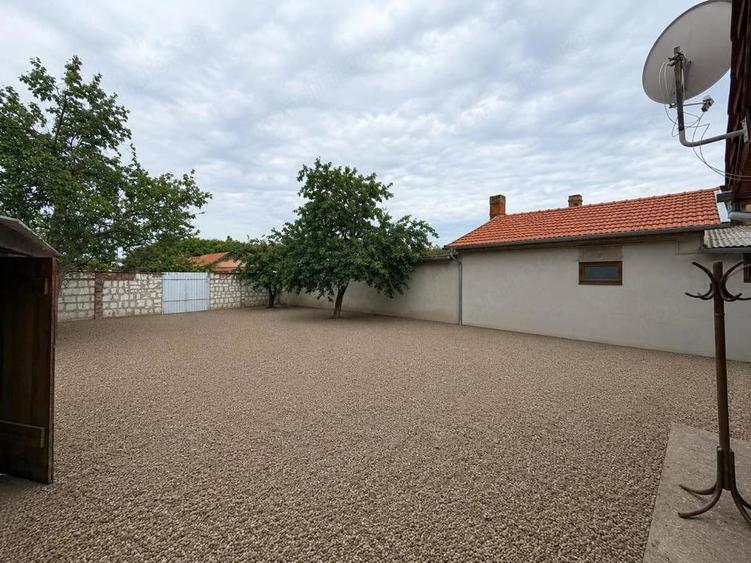Casă cu 2 camere cu Teren 379 Mp în Moșnița Nouă