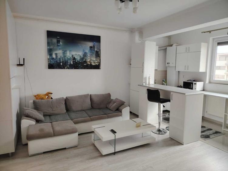Apartament cu 2 camere semidecomandat în Roșu