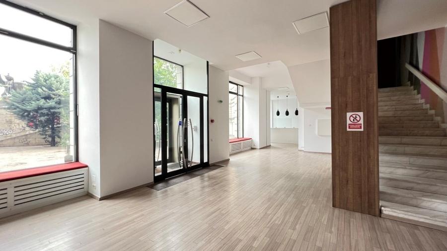 Spațiu comercial, de 303 mp, în P-ța Unirii