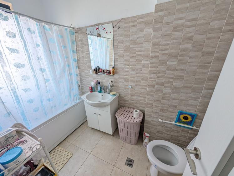 Casă individuală cu 5 camere cu Teren 220 Mp în Otopeni