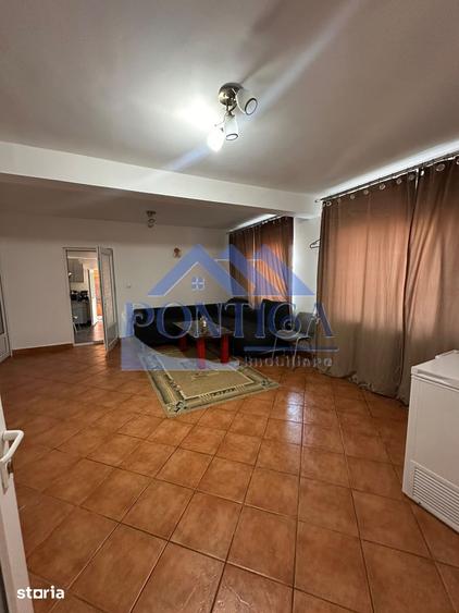Casă cu 7 camere cu Canalizare în Poarta Albă