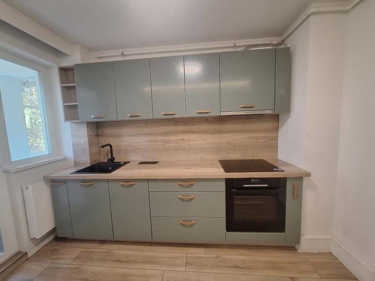 Apartament cu 4 camere decomandat în Central