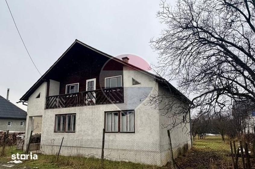 Casă cu 4 camere cu Teren 1723 Mp în Central
