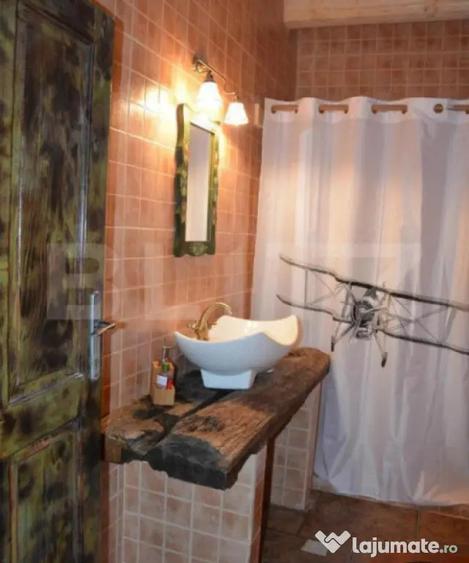 Casă cu 7 camere cu Teren 500 Mp în Buru