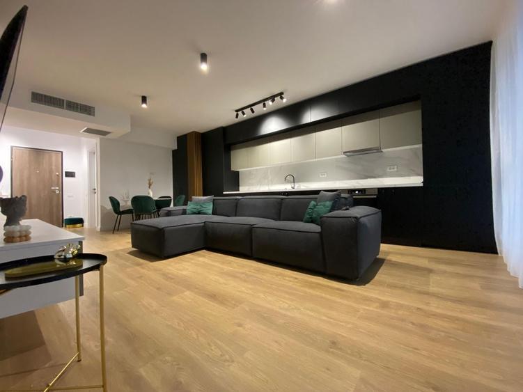 Apartament cu 3 camere semidecomandat, mobilat în Pipera