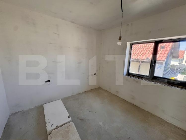 Casă individuală cu 4 camere cu Canalizare în Exterior Est
