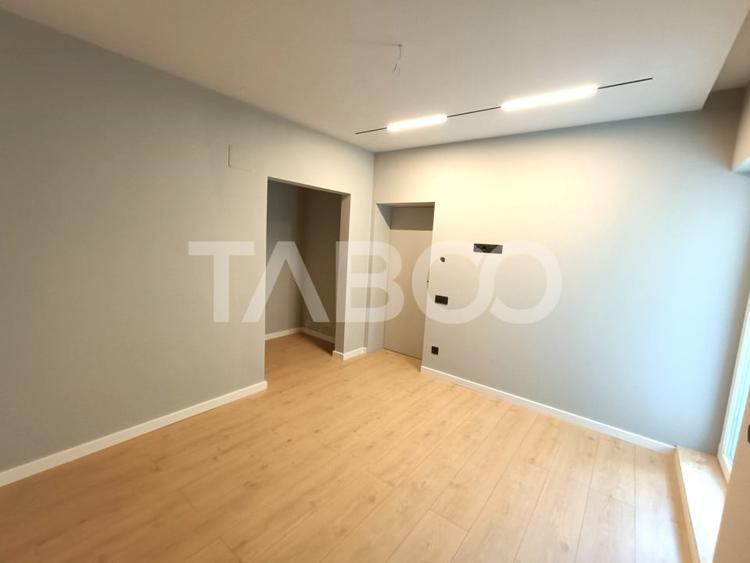 Penthouse cu 3 camere decomandat în Periferie