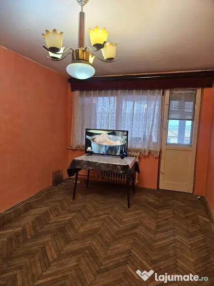 Apartament cu 3 camere decomandat în Valea Rosie