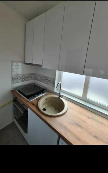 Apartament cu 3 camere decomandat în Rovine