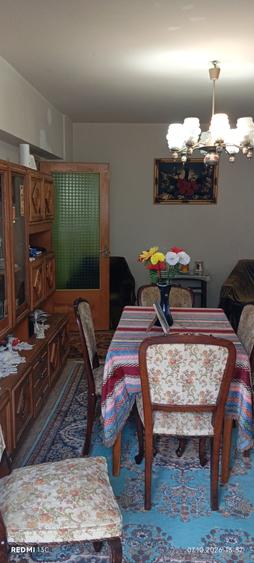Apartament cu 3 camere semidecomandat în Mihai Bravu