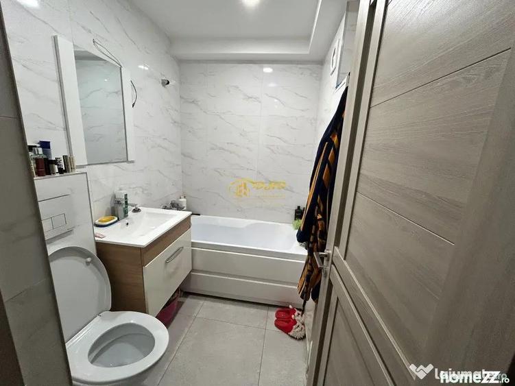 Apartament cu 3 camere decomandat în Podul de Piatră
