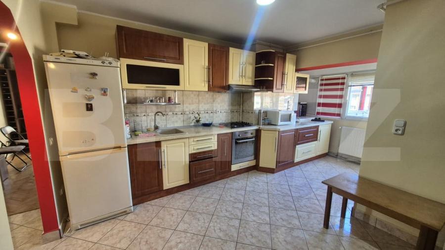 Apartament cu 3 camere decomandat în Carpați 2