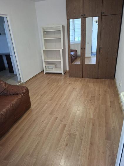 Apartament cu 2 camere semidecomandat în Jiului