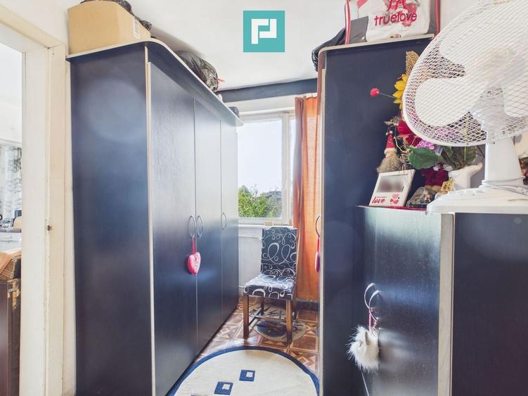 Apartament cu 3 camere semidecomandat în Valenta
