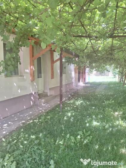 Casă cu 4 camere cu Teren 1100 Mp în Central