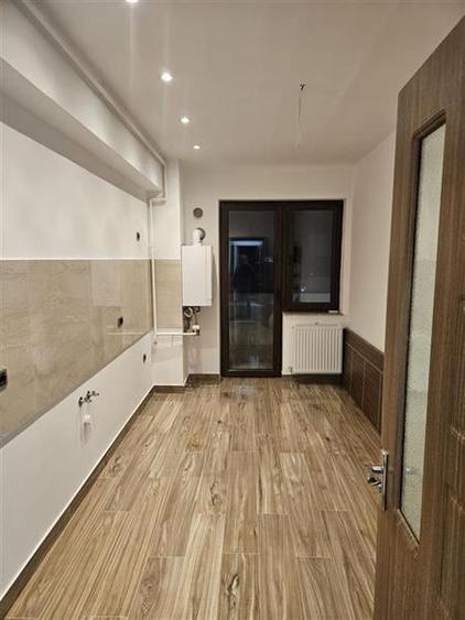 Apartament cu 2 camere decomandat în Tractorul