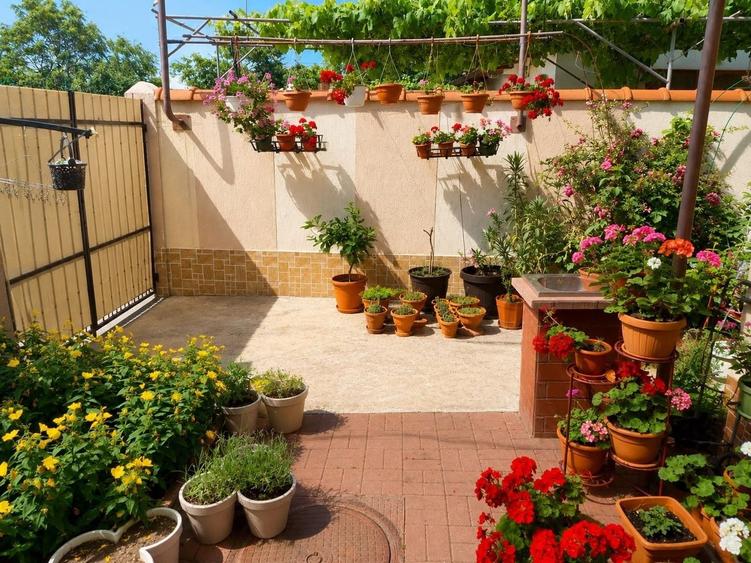 Casă individuală cu 3 camere cu Canalizare în Central