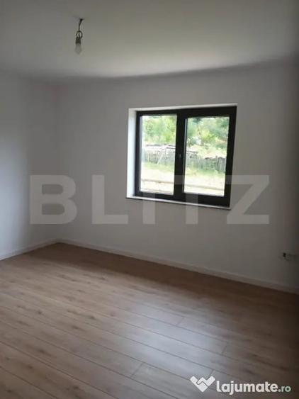 Casă cu 5 camere cu Teren 1675 Mp în Mănăstirea Humorului