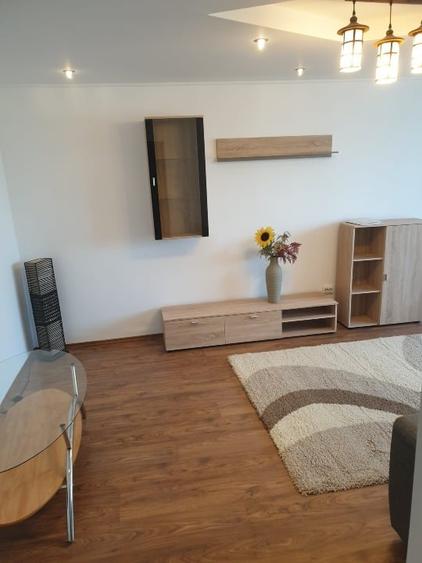 Apartament cu 3 camere decomandat, mobilat în Central