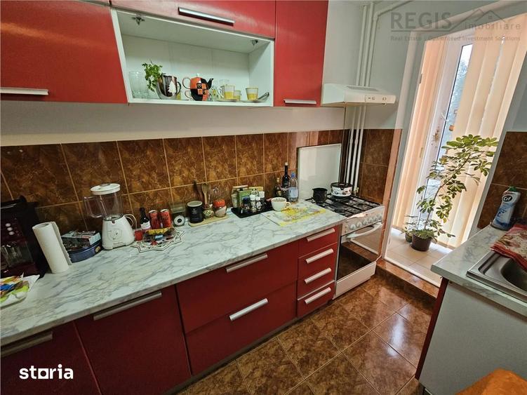 Apartament cu 3 camere decomandat în Astra