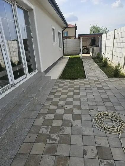 Casă cu 3 camere cu Teren 427 Mp în Central