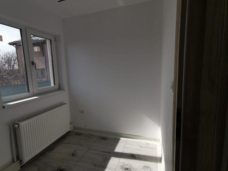Casă individuală cu 3 camere cu Canalizare în Lumina