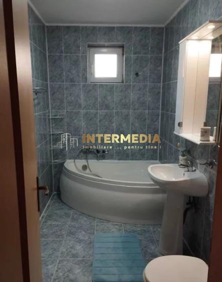 Apartament cu 3 camere decomandat, mobilat în Cetate