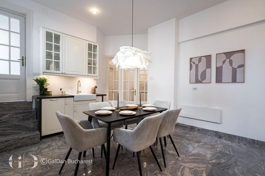 Apartament cu 5 camere, mobilat în Calea Victoriei