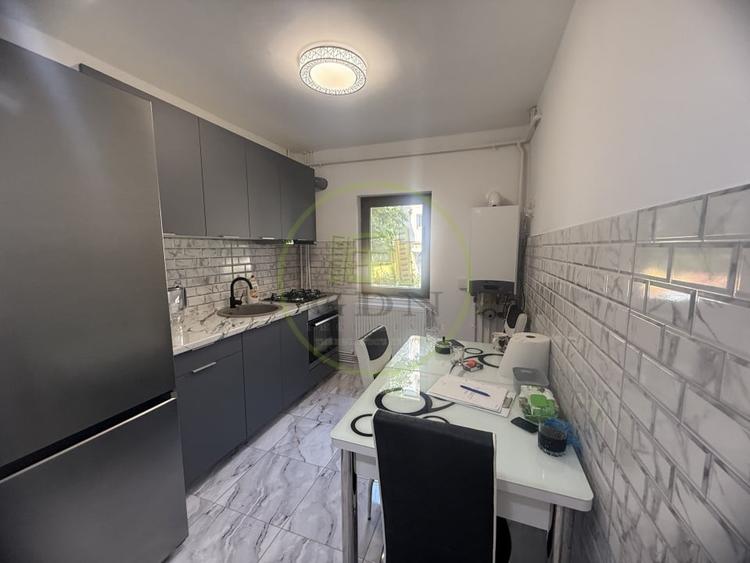 Apartament cu 2 camere semidecomandat, mobilat în Craiovița Nouă