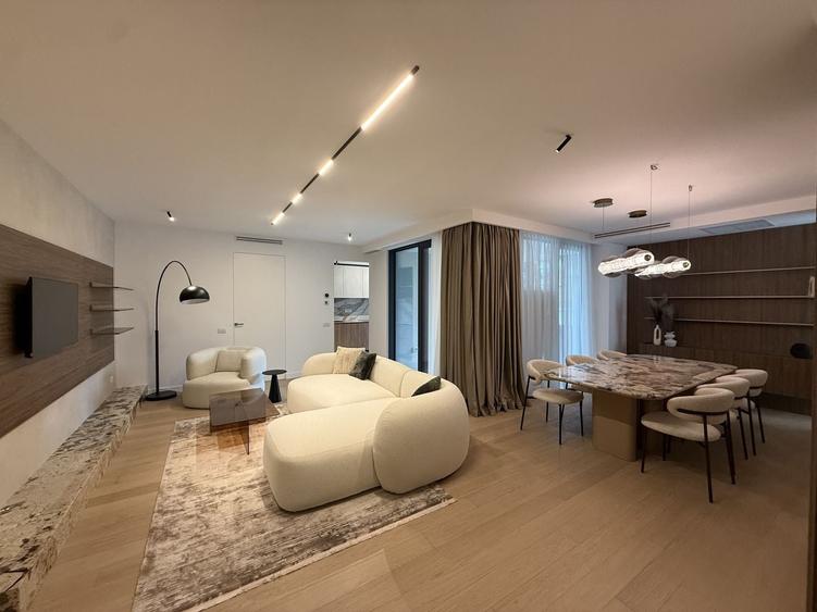 Apartament cu 4 camere semidecomandat în Aviatorilor