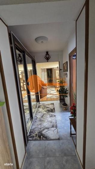 Apartament cu 3 camere semidecomandat în Ghencea
