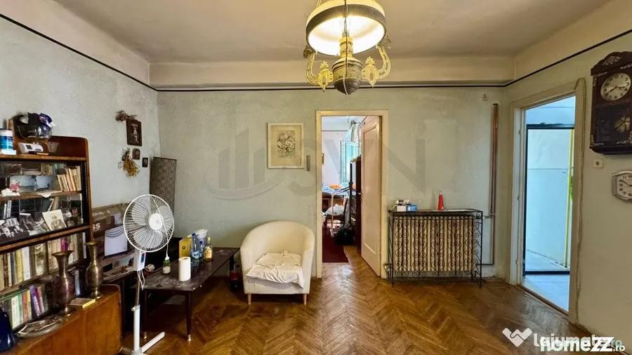 Apartament cu 3 camere semidecomandat în Armeneasca