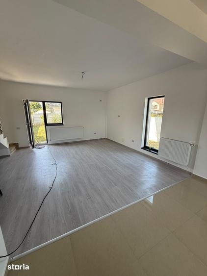 Casă cu 4 camere cu Teren 250 Mp în Cornetu