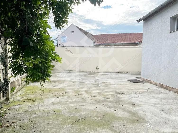 Casă cu 2 camere cu Teren 306 Mp în Central
