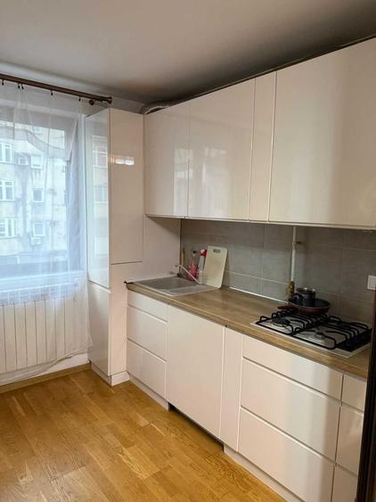 Apartament cu 3 camere semidecomandat în Gară
