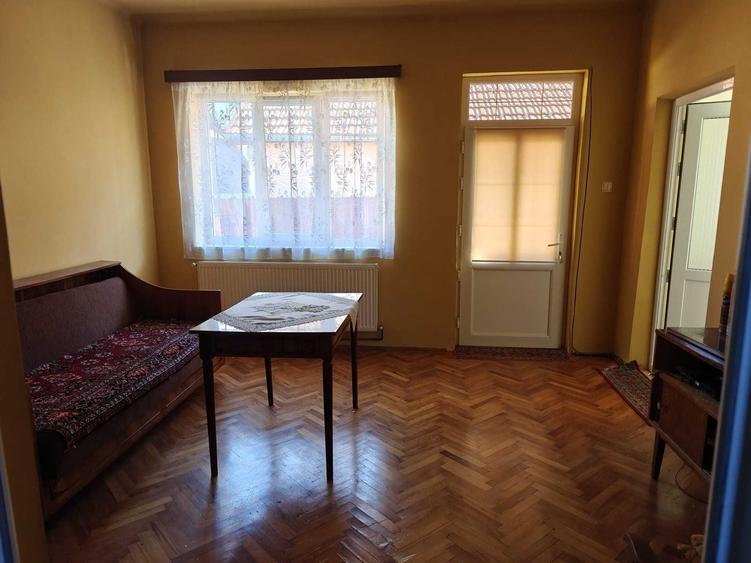Casă cu 2 camere în Central