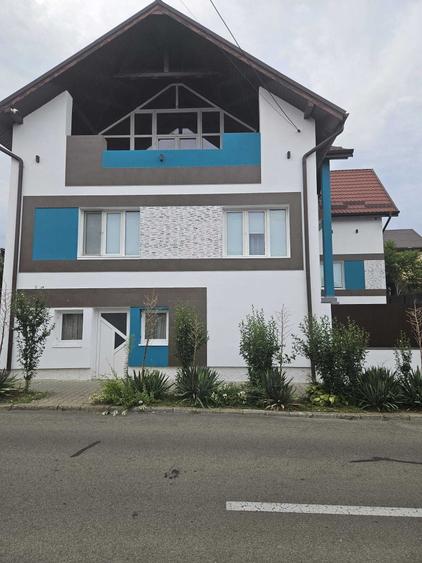 Casă cu 4 camere cu Teren 220 Mp în Central