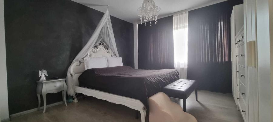 Apartament cu 3 camere decomandat în Exterior Vest