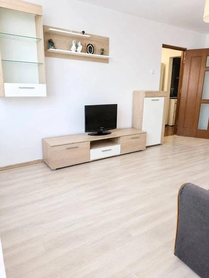 Apartament cu 3 camere decomandat în Antiaeriană